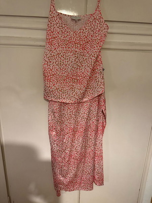Never Fully Dressed set top and Jaspre wrap skirt like new, multicolor