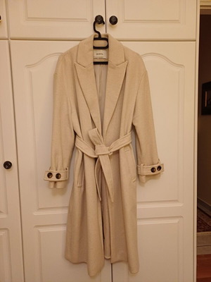 Stradivarius coat size Medium, beige, like new