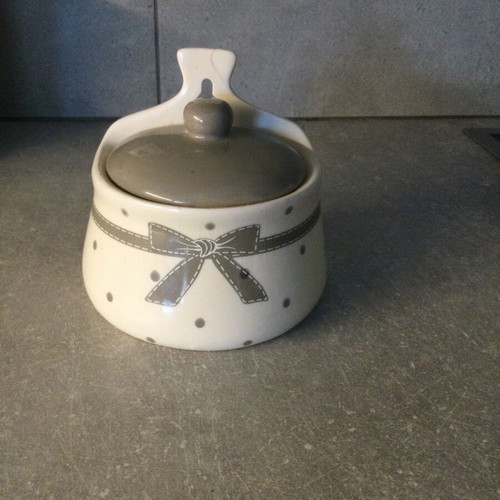 Porcelain vase like new for decoration and kitchen use