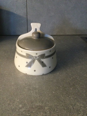 Porcelain vase like new for decoration and kitchen use