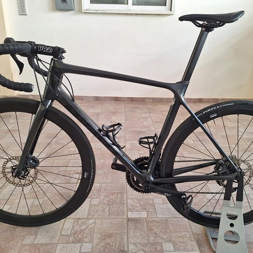 Giant TCR PRO M/L 2023 Road Bike like new, disc brakes