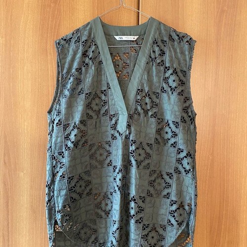 Zara sleeveless perforated blouse new, green, size XS