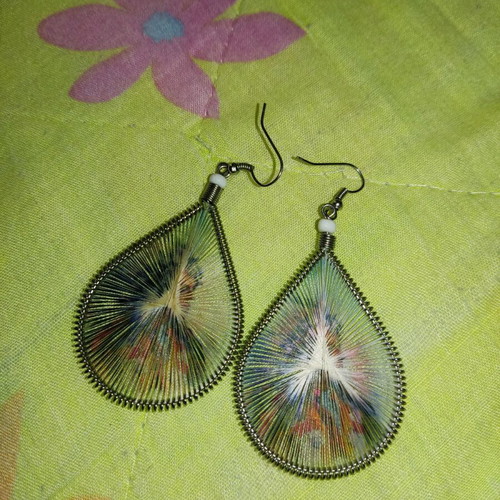 Dangling earrings like new with thread design
