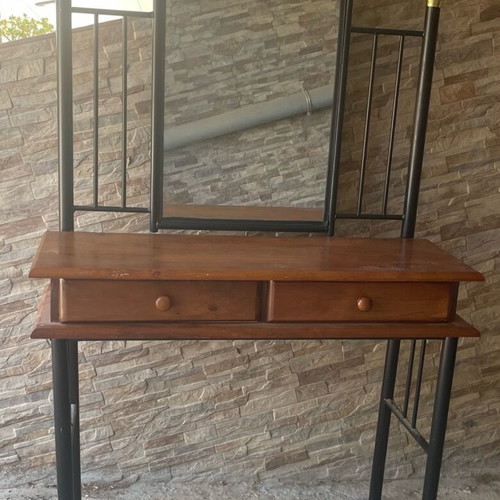 Vanity with mirror like new