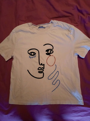 Zara t shirt with embossed designs like new, size S