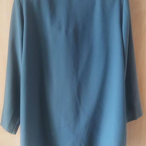 Vintage women's suit in green veraman color like new with embroidery