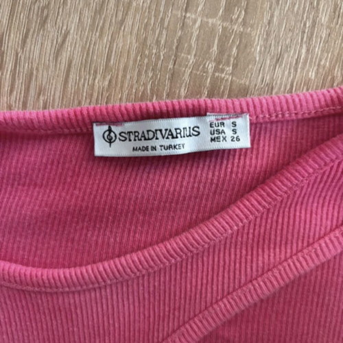 Fuchsia T-shirt Bershka size S like new