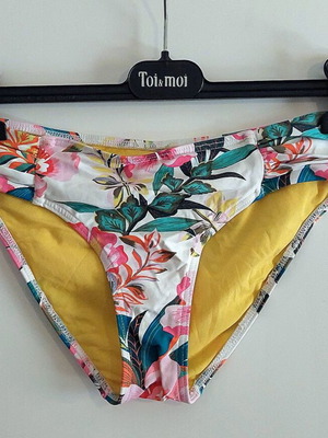 Bikini bottom, size Small, floral pattern