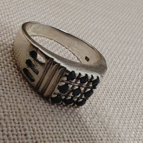 Silver ring with blue stones like new