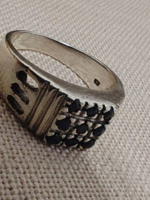 Silver ring with blue stones like new