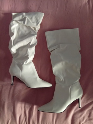 White faux leather boots with scrunchy detail, size 38, new