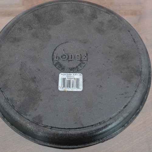 Lodge L7OGH3 cast iron round griddle plate
