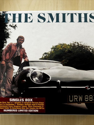 The Smiths Numbered Limited Edition Singles Box like new, rock