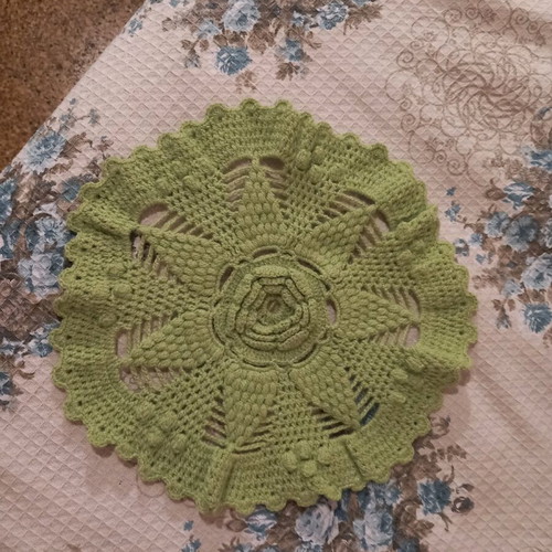 Wool handmade doily vintage in excellent condition