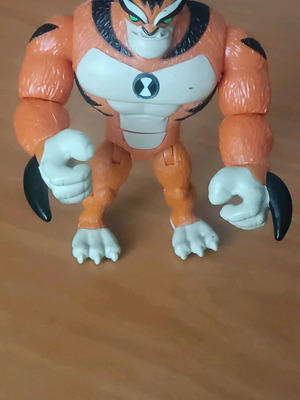 Rath figure from Ben 10 series like new