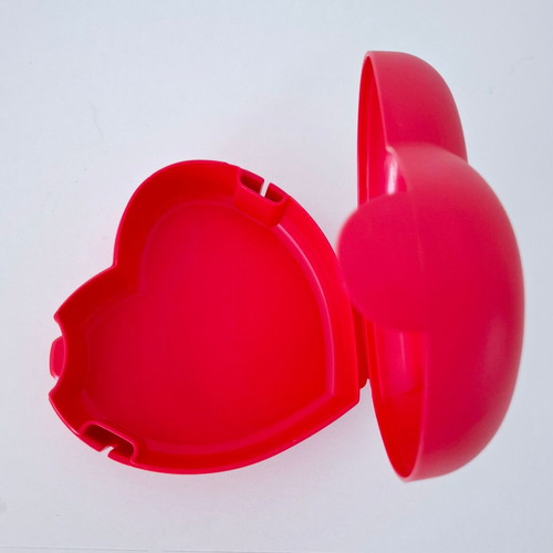Tupperware red heart new
