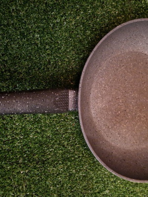 Nonstick frying pan used, 26 cm diameter