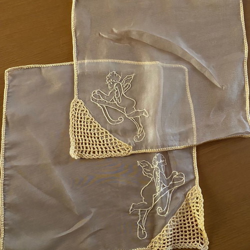 Embroidered table runner and 2 matching doilies new with crochet