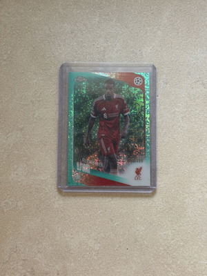 Alexander Isak UCC Chrome 2025/26 Aqua Parallel αριθμημένη 56/199