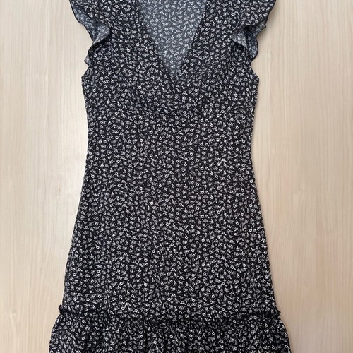 Shein dress size M like new, black with white flowers