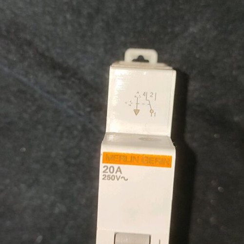 3-Position 20 Amp Switch like new, CM Series