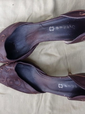 Sante brown pointed open side pumps used size 38