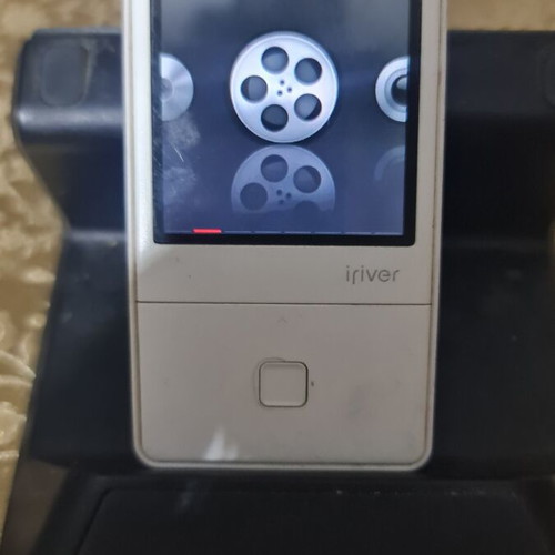 Mp3 player 8GB with built-in speaker and micro SD slot