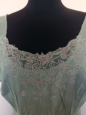 Satin dress size M like new