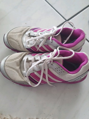 Adidas athletic shoes used, size 38, white