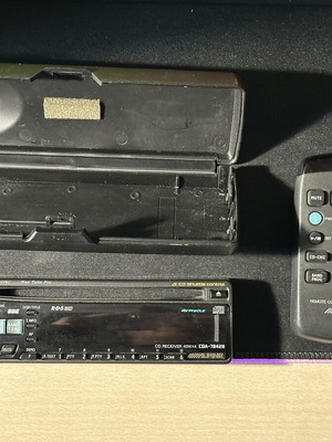 Alpine car stereo radio-CD like new with case and remote