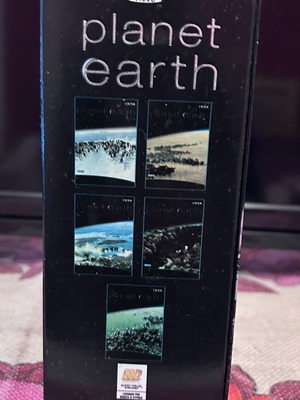 Planet Earth DVD like new, 5-disc BBC documentary collection