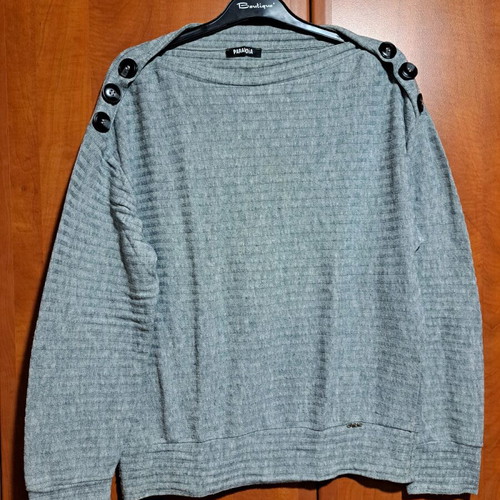 Paranoia gray blouse like new with buttons on shoulders
