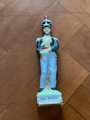 Sbl porcelain figurine English, excellent condition