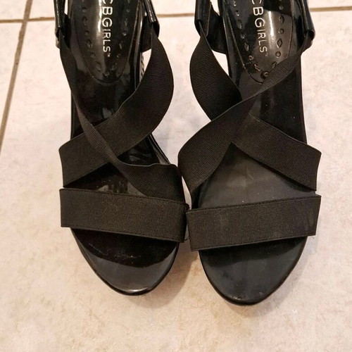 BCBG platform sandal size 36 like new, black