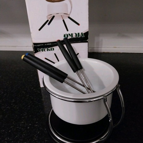 Vicko chocolate fondue like new with 4 forks