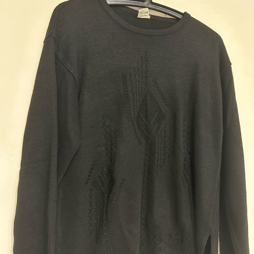 Black pullover used with embroidery, ideal for M/L
