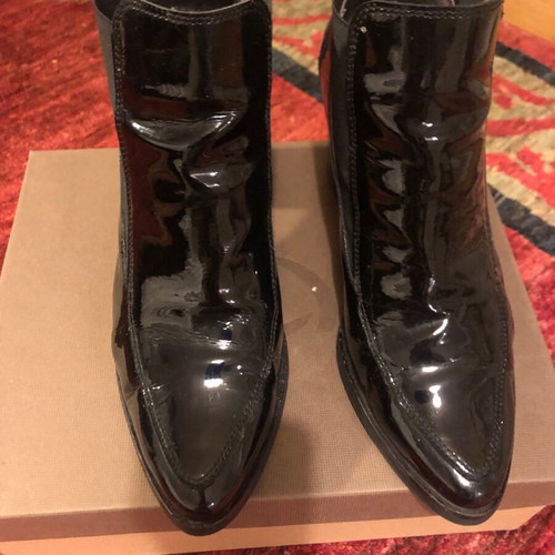 Kanna black patent leather ankle boots size 38 like new