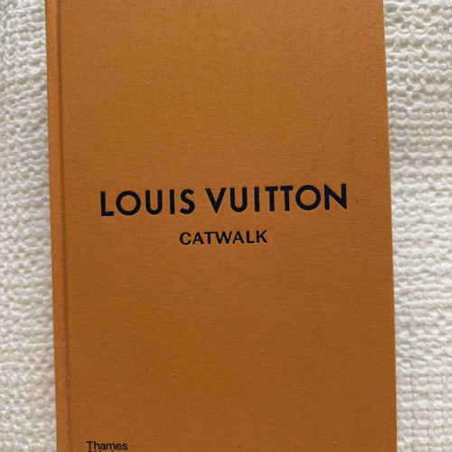Catwalk The Complete Fashion Collections books like new, English
