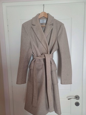 Tiffosi midi beige coat like new with belt