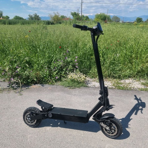 Kukirin G2 custom electric scooter used with 2700 km and many extras