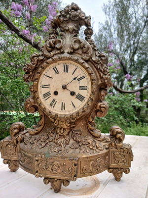 Antique table clock used with analog display