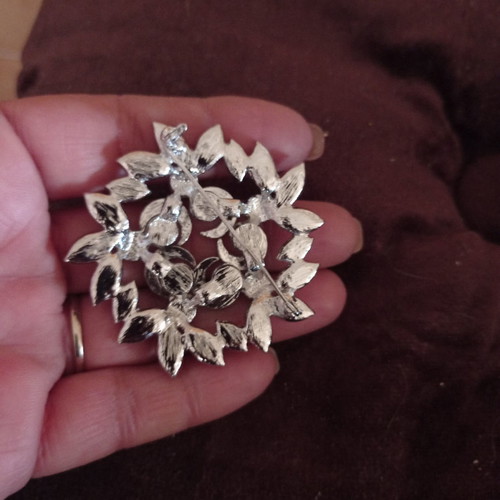 Pin like new