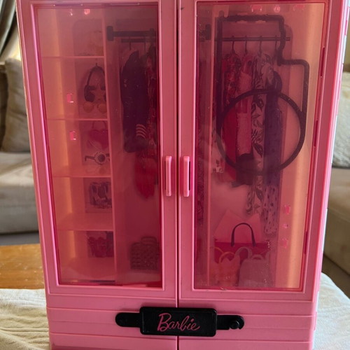 Barbie wardrobe in like new condition with dolls and clothes