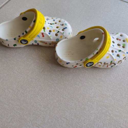 Crocs children's sandals No 9, white and yellow