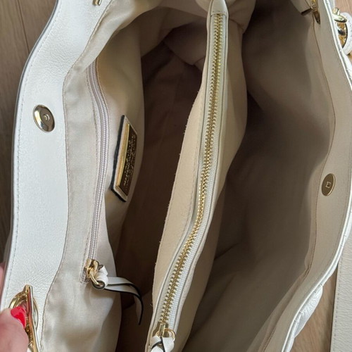 Valentino shoulder bag like new, beige leather, spacious with many pockets