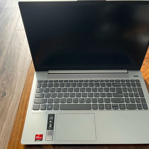Lenovo laptop like new with small dent, 15.6", Intel Core i5, 16GB, 500GB HDD