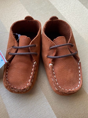 Zara baby leather shoes new, size 18/19