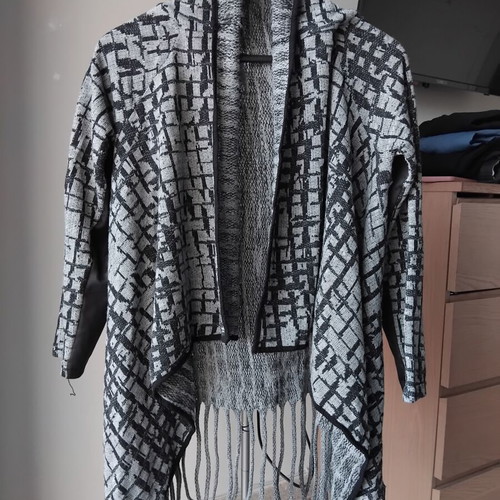 Asymmetric knitted cardigan with fringes, black and grey