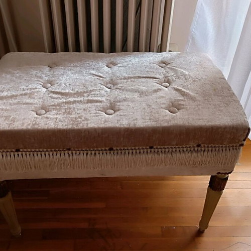 Stool like new, upholstered bench with wooden legs
