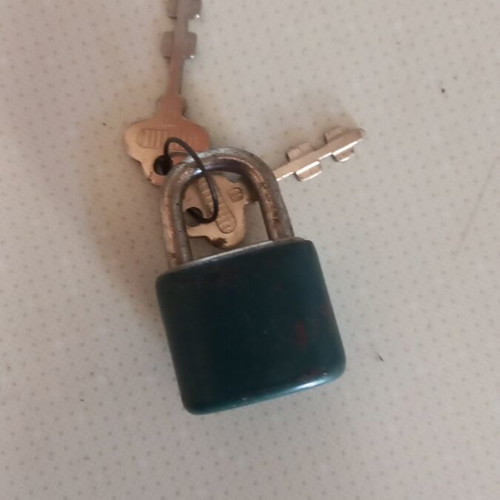 Vintage padlock functional with two keys like new